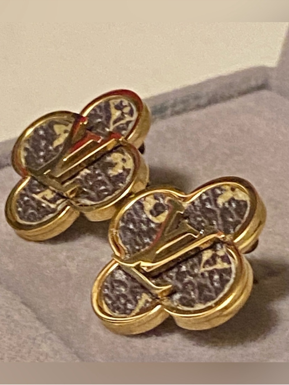 Fashion Jewelry 14K Gold Plated Clover Luxury Earrings with Brown Inset - Picture 2 of 7